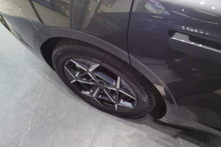 Used Lynk & Co Z10 2025 95 kWh 766 km Range Rear-Wheel Drive Max
