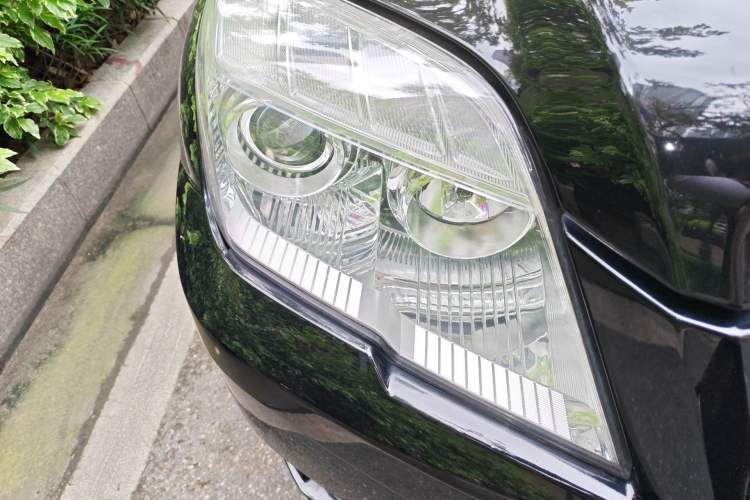 Used Mercedes-Benz GLK-Class 2011 GLK 300 4MATIC Fashion Model Right Front Headlight