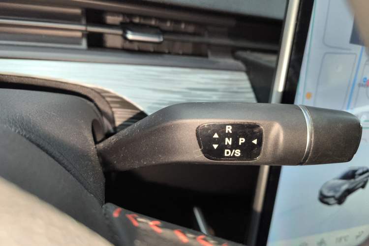 Used NETA V 2022 Chao 300 Lite Lithium Iron Phosphate Gear Lever