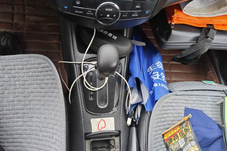 Used Nissan Tiida 2011 1.6L CVT Smart Version Gear Lever