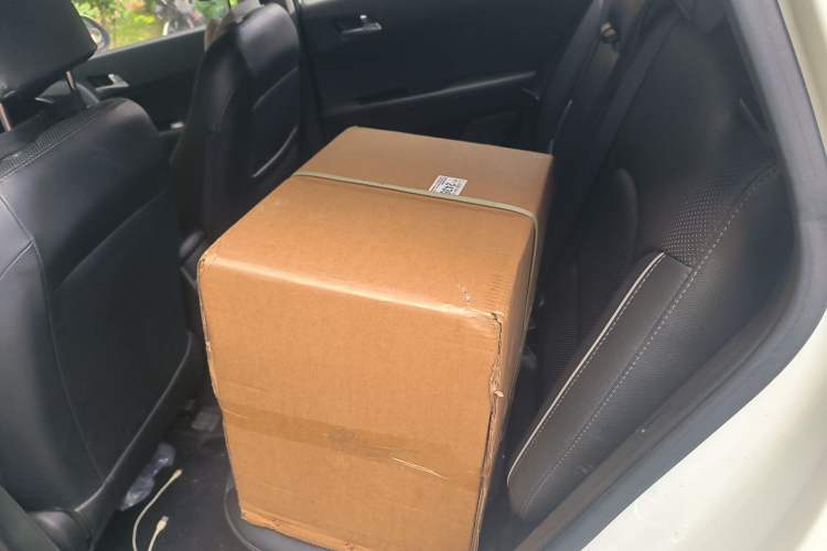 Used Hyundai ix25 2015 1.6L Automatic Two-Wheel-Drive Deluxe DLX Model Left Rear Seat