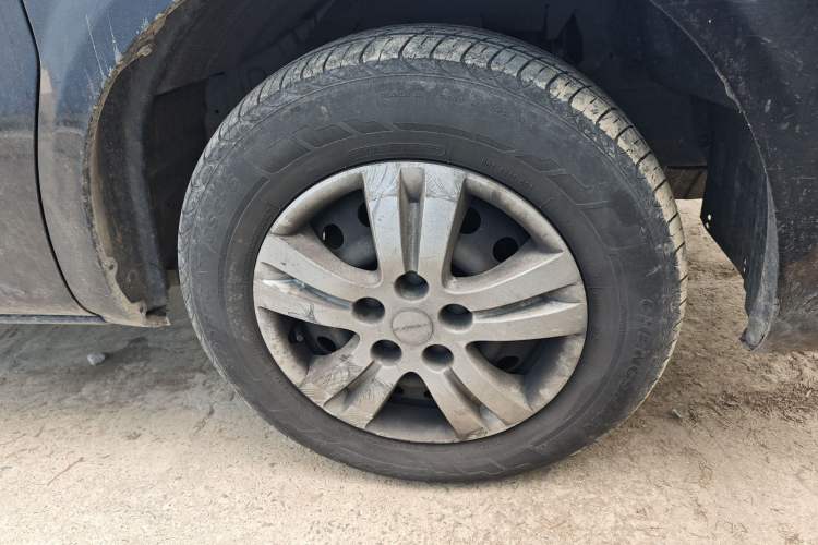 Used FORTHING Lingzhi 2024 M5L 1.5T Manual Base Model 7 Seats