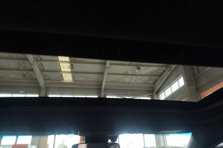 Used Toyota Avalon 2019 Dual-Engine 2.5L Luxury Edition China VI Standard Headliner