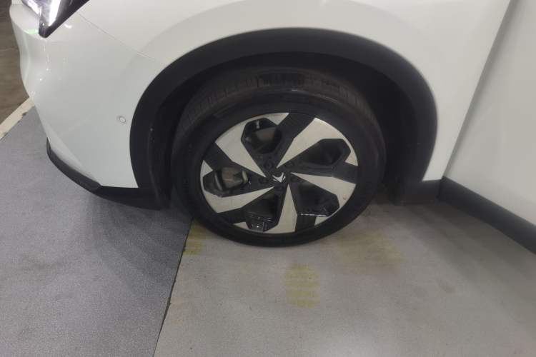 Used ARCFOX Alpha T5 2026 Model Range-Extended 1215 Yuanjing Smart Driving Version