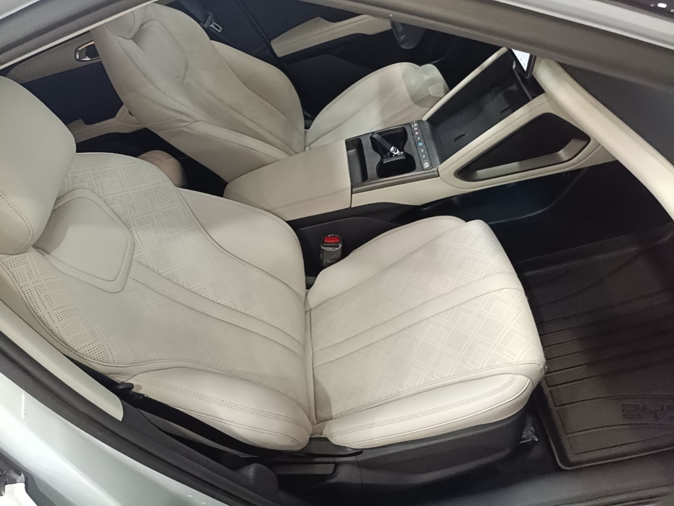 BYD Yuan UP 2025 Intelligent Driving Version 401 KM Dynamic Edition — снимка 19
