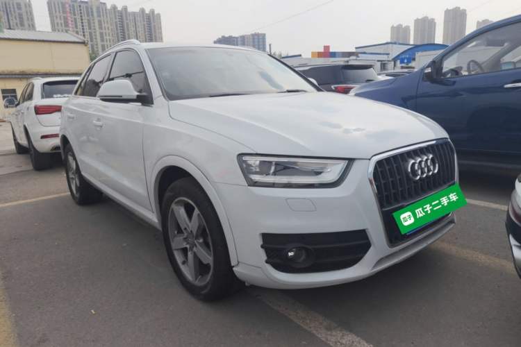 Used Audi Q3 2015 35 TFSI Comfort Model Front Right 45 Deg