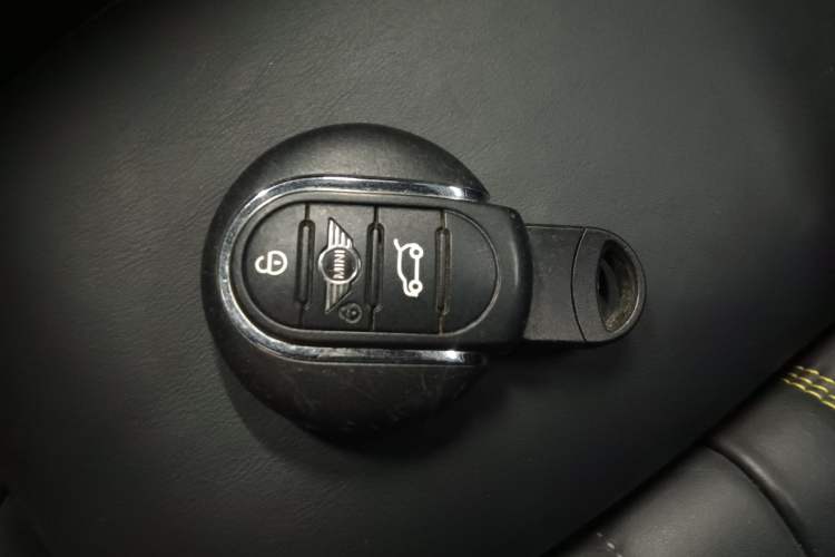 Used MINI MINI 2022 1.5T COOPER CABRIO Sidewalk
