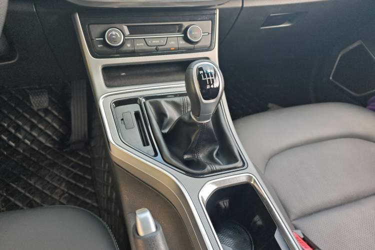 Used Geely Auto Emgrand GL 2018 1.8L Manual Elite Smart Connectivity Version Gear Lever