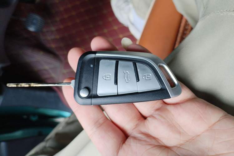 Used Nissan NV200 2011 1.6L 232 Seats Zunya Trim