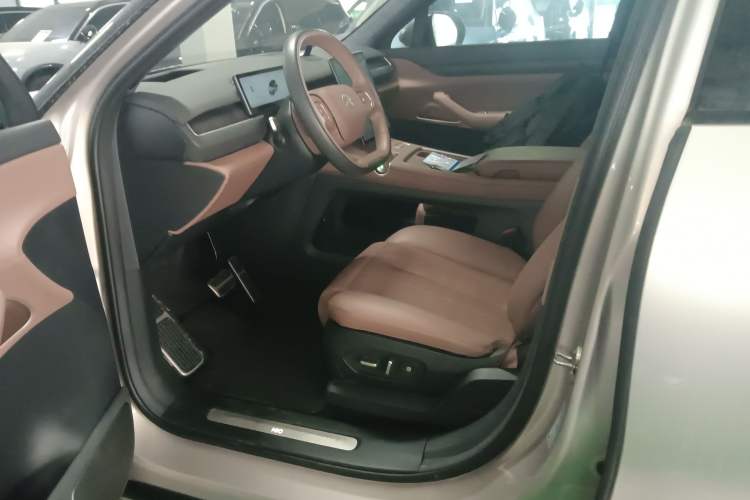 Used Nio ES8 2023 75 kWh Executive Edition
