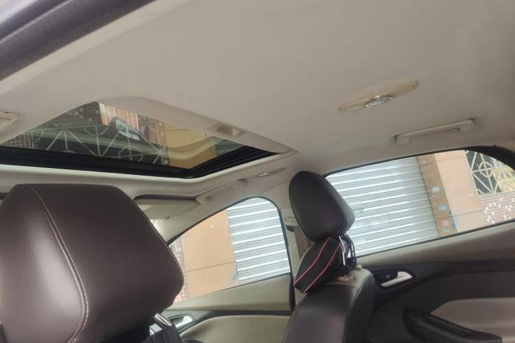 Used Ford Focus 2012 Sedan 1.6L Automatic Fashion Edition Headliner