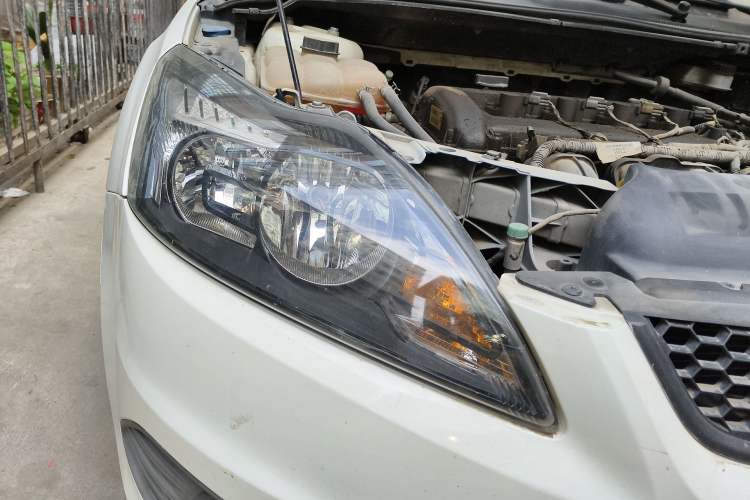 Used Ford Focus 2013 Hatchback Classic 1.8L Manual Base Model Right Front Headlight