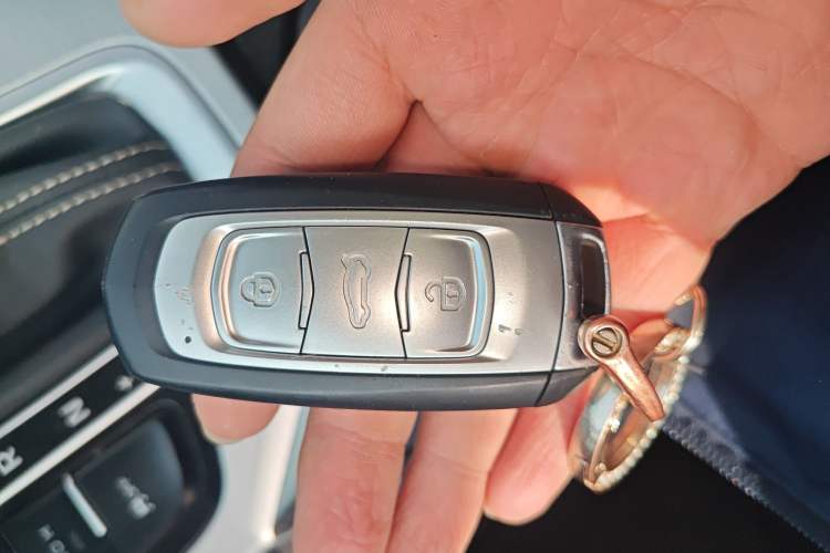 Used Geely Auto Emgrand X7 Sport 2018 1.8TD Automatic Two-Wheel Drive Smart 4G Connected Version