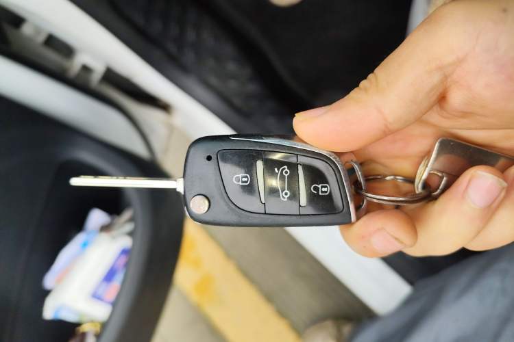 Used Peugeot 301 2016 1.6L Manual Comfort Edition Vehicle Key