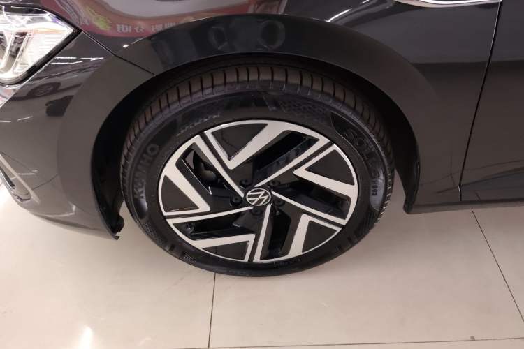 Used Volkswagen Sagitar 2023 300TSI DSG Excellence Edition Left Front Wheel Hub