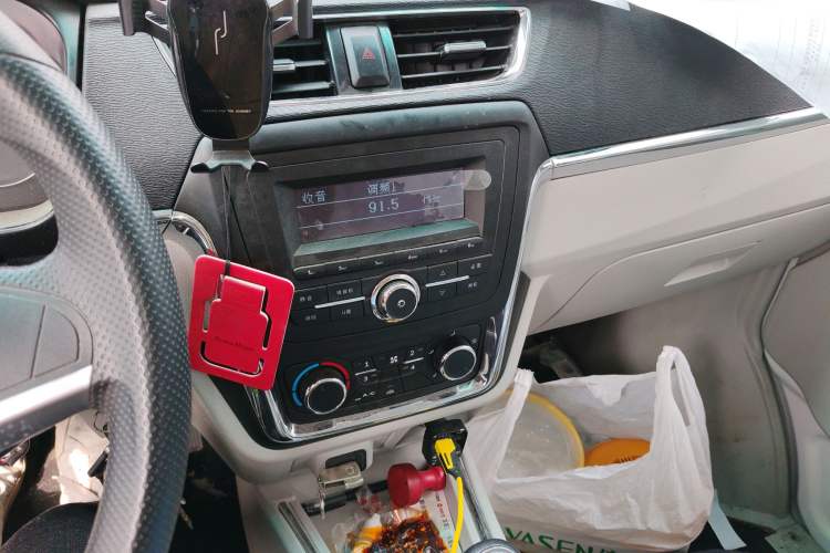 Used Jinbei Hiace X30 2024 1.5L Wealthy-Style Passenger Van 5/6/7 Seater with Front-Mounted Air Conditioning