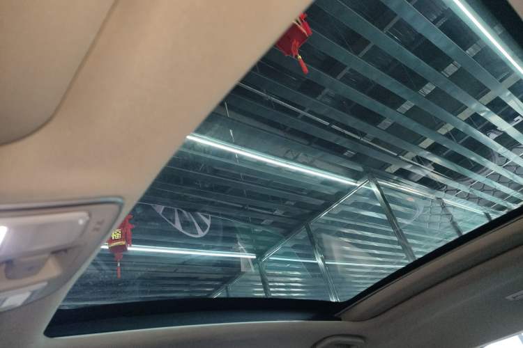 Used Geely Auto Emgrand GS 2017 Sport Edition 1.3T Automatic Smart Connectivity Model Headliner