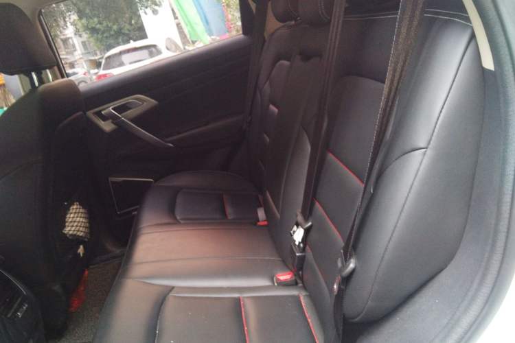 Used Geely Auto Emgrand X7 Sport 2020 1.8TD DCT Two-Wheel Drive Smart Connect 4G-Enabled Version
