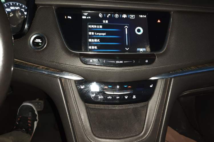Used Cadillac XT5 2018 25T Luxury Model Audio And AC Panel