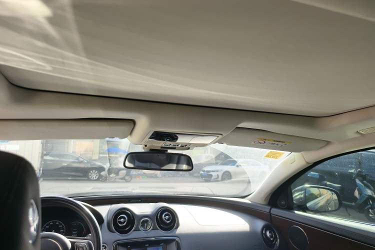 Used Jaguar XJ 2016 XJL 2.0T Two-Wheel-Drive Elegant Business Edition
