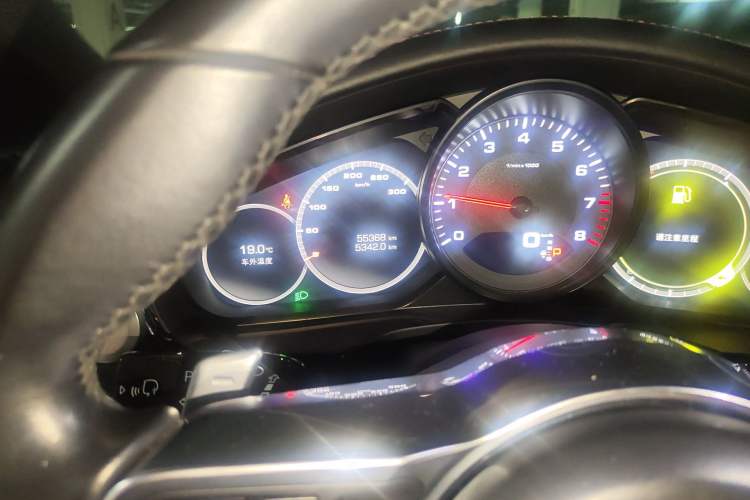 Used Porsche Panamera 2017 Panamera 3.0T Odometer Close Up