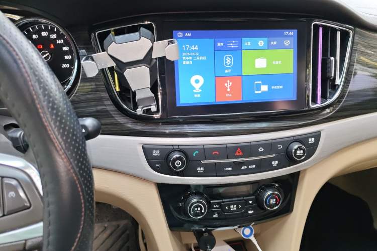 Used Baojun 730 2016 1.5T Manual Luxury Edition 7 Seats
