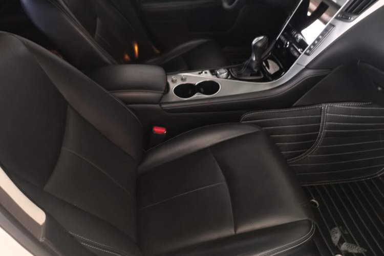 Used Infiniti Q50L 2016 2.0T Enjoyment Edition Right Front Seat