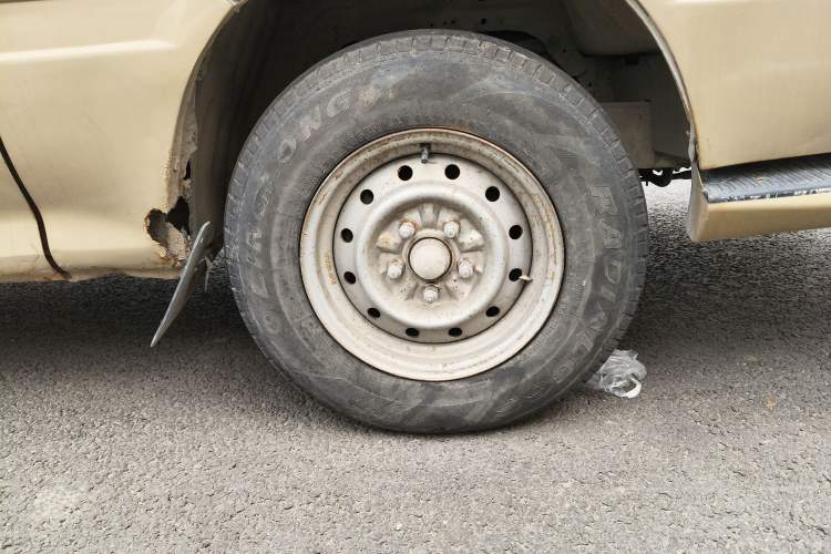 Used Foton Scenic 2014 2.0L Express Standard Long-Wheelbase High-Roof Version 486EQV4
