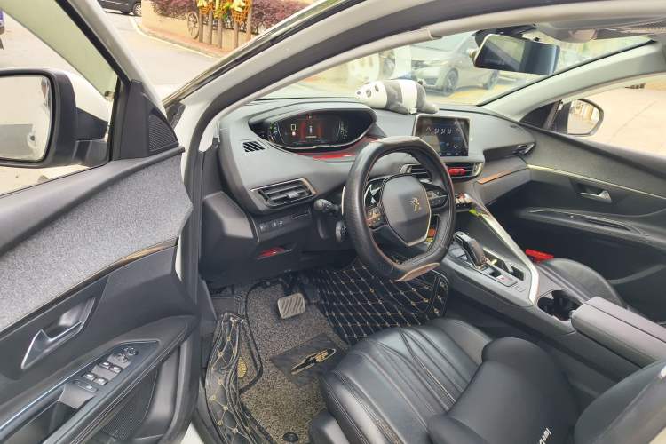 Used Peugeot 5008 2017 380THP 7-Seater Luxury Edition Interior 3