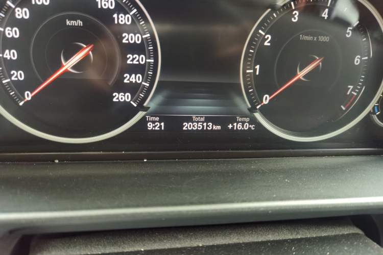 Used BMW 5 Series 2014 528Li Leading Model
