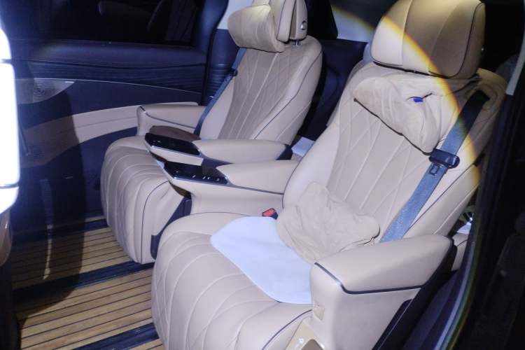 Used Denza D9 2024 DM-i 980 Four-Wheel Drive Flagship Model
