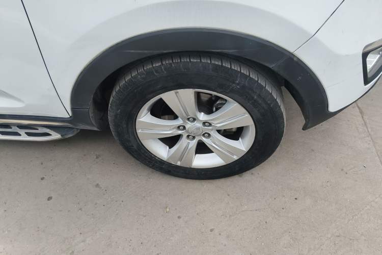 Used Kia Sportage R 2014 2.0L Automatic Two-Wheel Drive GLS Trim Right Front Wheel Hub