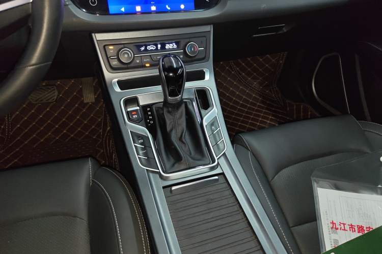Used Geely Auto Emgrand 2019 Leading Edition 1.5L CVT Upward-Connected Model China VI Standard Gear Lever