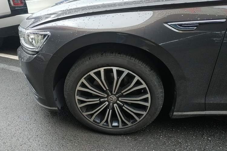 Used Volkswagen Phideon 2018 Revised Version 380TSI Two-Wheel Drive Business Edition Left Front Wheel Hub