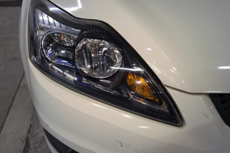 Used Ford Focus 2013 Hatchback Classic 1.8L Automatic Base Model Right Front Headlight