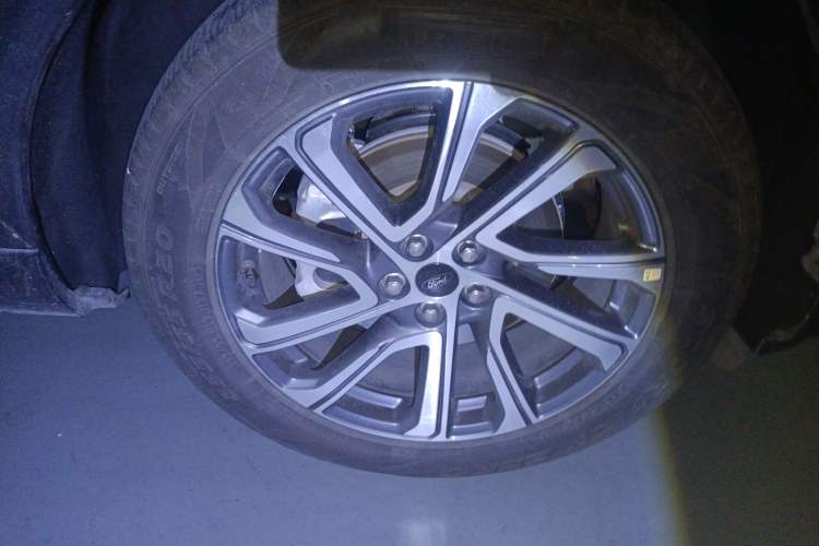 Used Ford Explorer 2024 2.3T EcoBoost Rear-Drive Trend Edition 7-Seater Right Front Wheel Hub