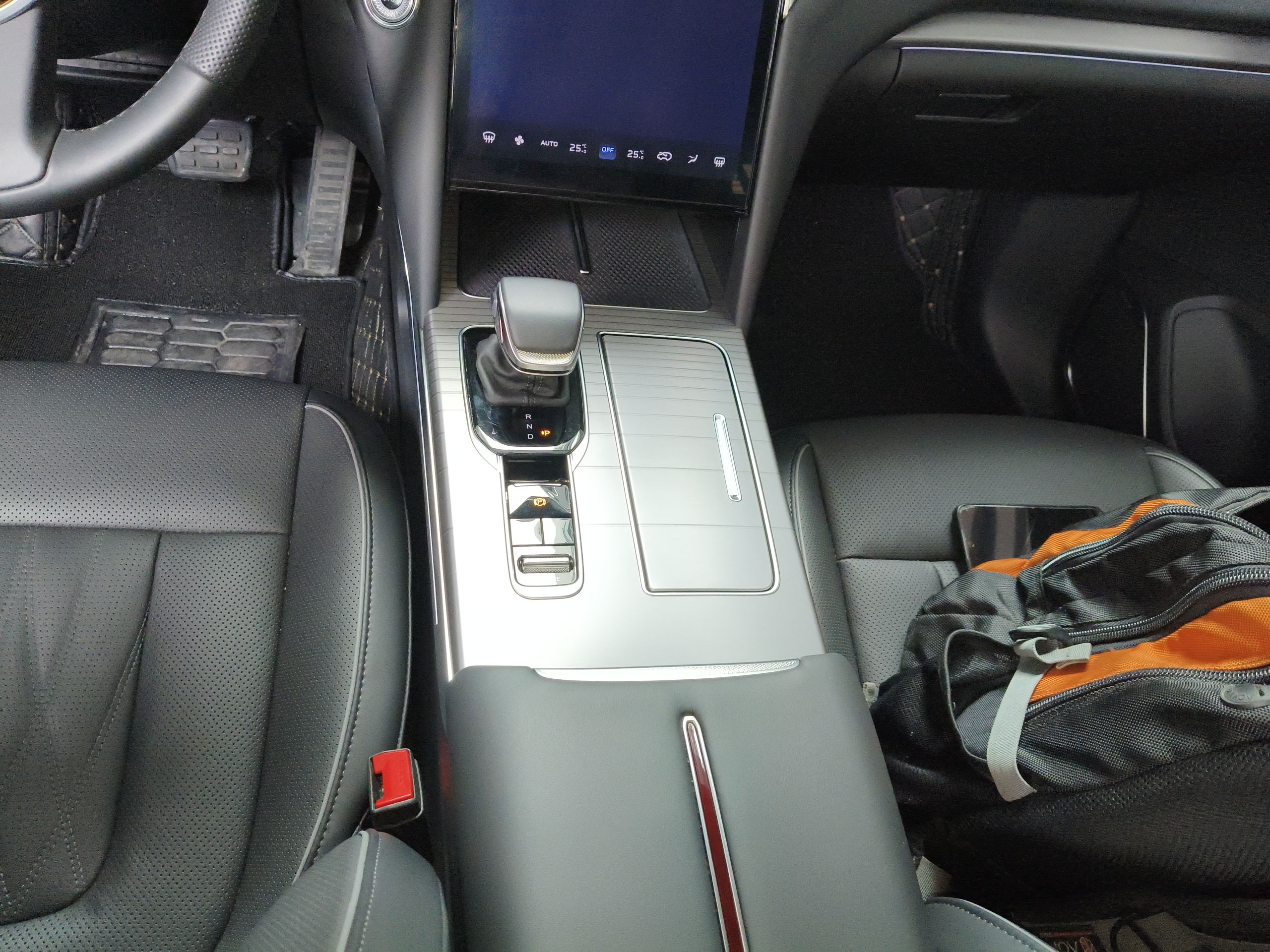 Hongqi HS7 PHEV 2024 2.0T PHEV Four-Wheel Drive Flagship Edition 6 Seats — снимка 16