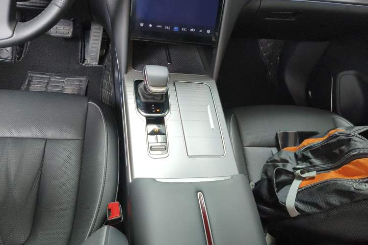 Used Hongqi HS7 PHEV 2024 2.0T PHEV Four-Wheel Drive Flagship Edition 6 Seats Gear Lever