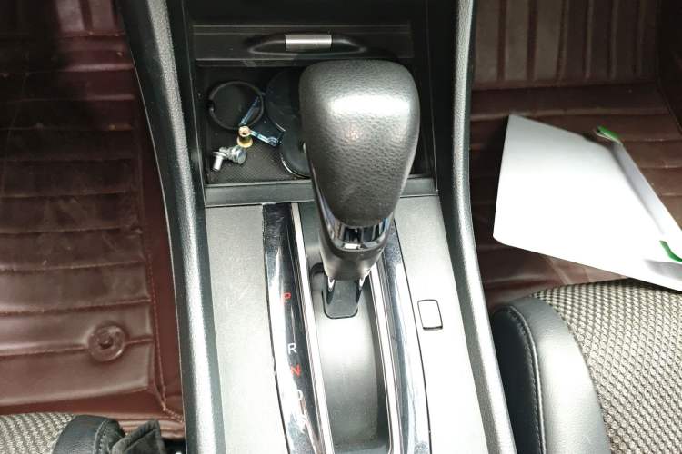 Used Honda Jade 2017 1.8L automatic Comfort version 5 seats Gear Lever