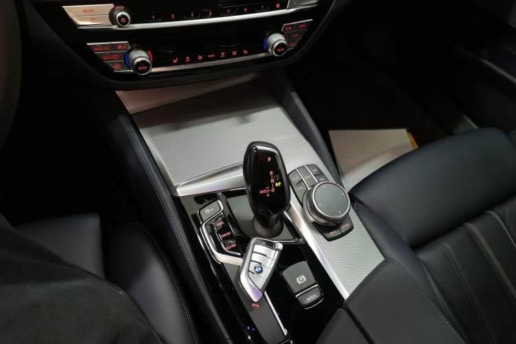 Used BMW 5 Series 2020 530i M Sport Package Gear Lever