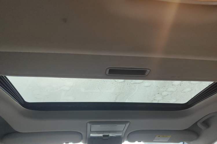 Used Chevrolet Captiva 2014 2.4L Two-Wheel Drive Urban Version 7 Seats Headliner