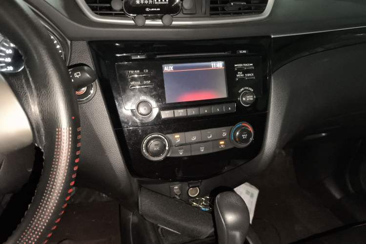 Used Nissan Qashqai 2016 2.0L CVT Luxury Edition Audio And AC Panel