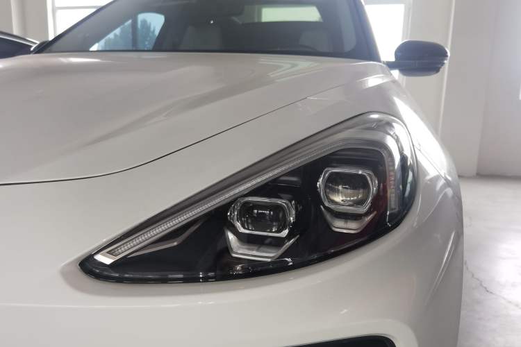 Used ARCFOX Alpha T 2022 653S+ 160kW Left Front Headlight