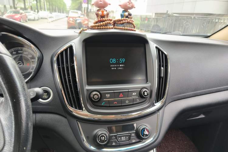 Used Baojun 560 2015 1.8L manual luxury version
