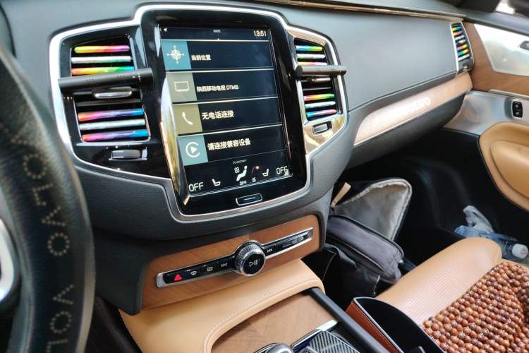 Used Volvo XC90 New Energy 2018 E-Drive Hybrid T8 Prestige 7-Seater Audio And AC Panel