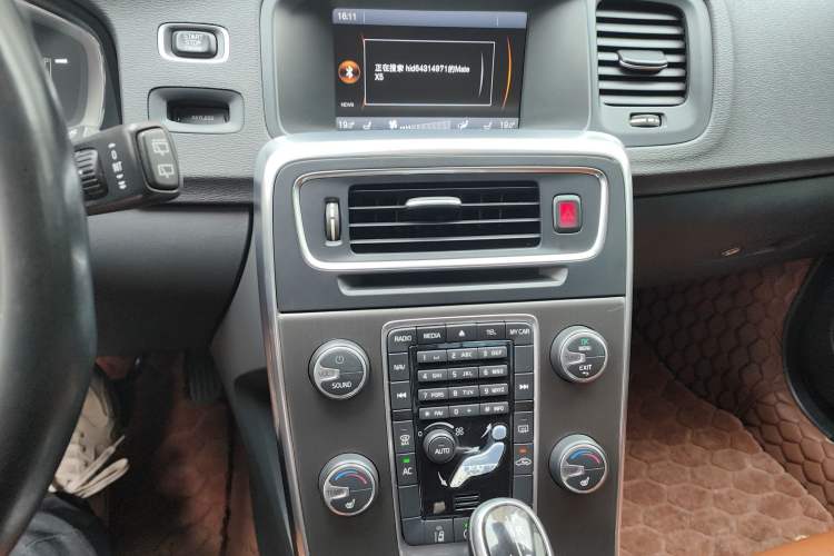 Used Volvo V60 2014 T5 Zhiya Edition
