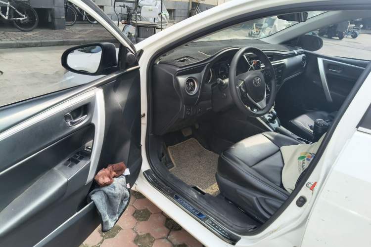 Used Toyota Corolla 2017 Revised Dual-Engine 1.8L E-CVT Leading Edition
