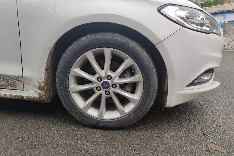 Used Ford Mondeo 2017 EcoBoost 200 Stylish Model Right Front Wheel Hub