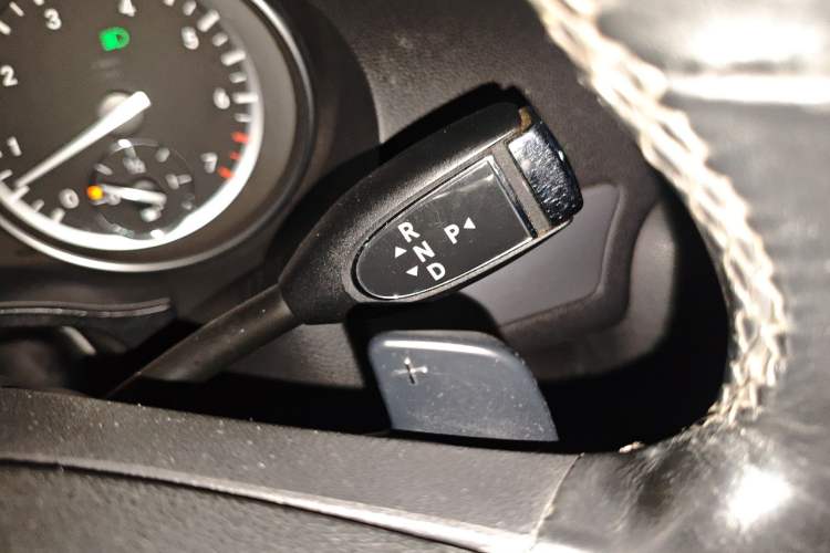 Used Mercedes-Benz R-Class 2014 R 320 4MATIC Business Model