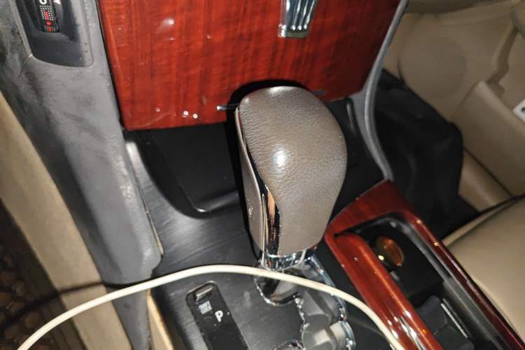 Used Toyota Crown 2011 2.5L Royal Special Edition with Leather and Sunroof Gear Lever